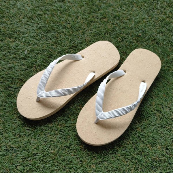 Photo4: Oyster Shell Natural Rubber Flip Flops – Made in Japan (4)